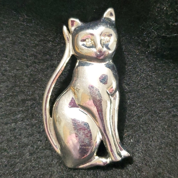 Cat Pin - Picture 1 of 5